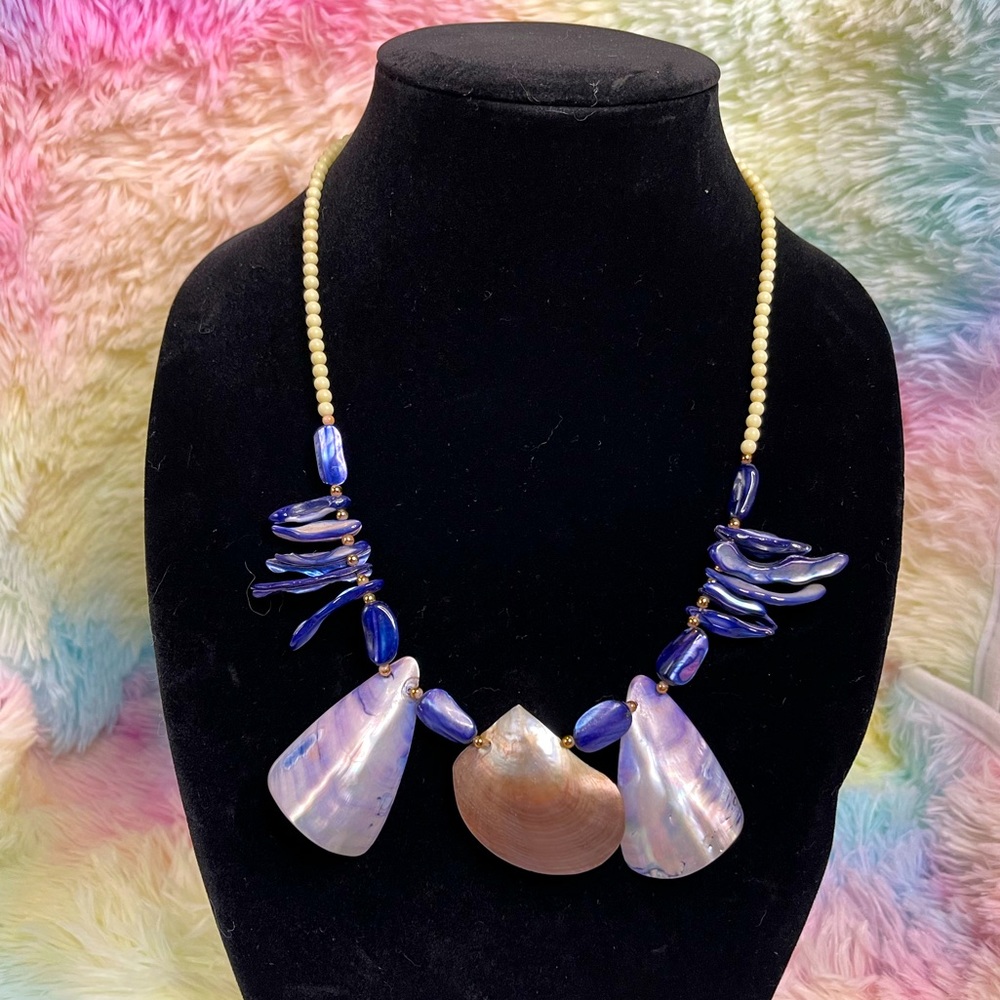 ➷ 5/$25 Vintage Purple Shell Necklace